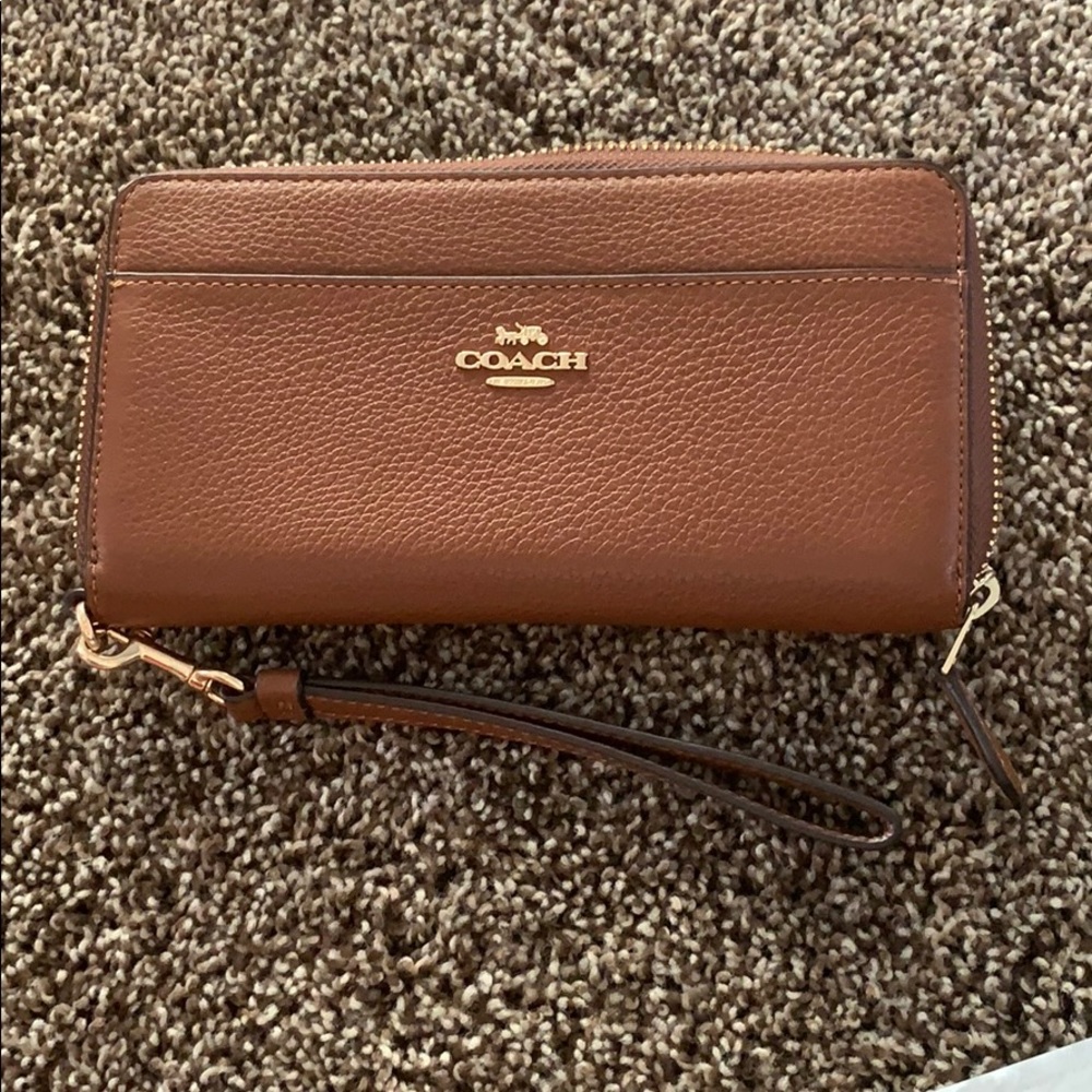 Coach wristlet wallet